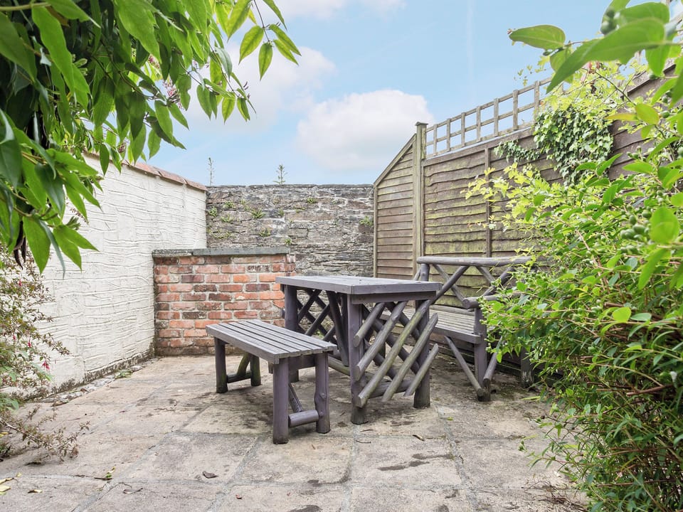 Sitting-out-area | Provence - Tregrill Farm Cottages, Menheniot, near Liskeard