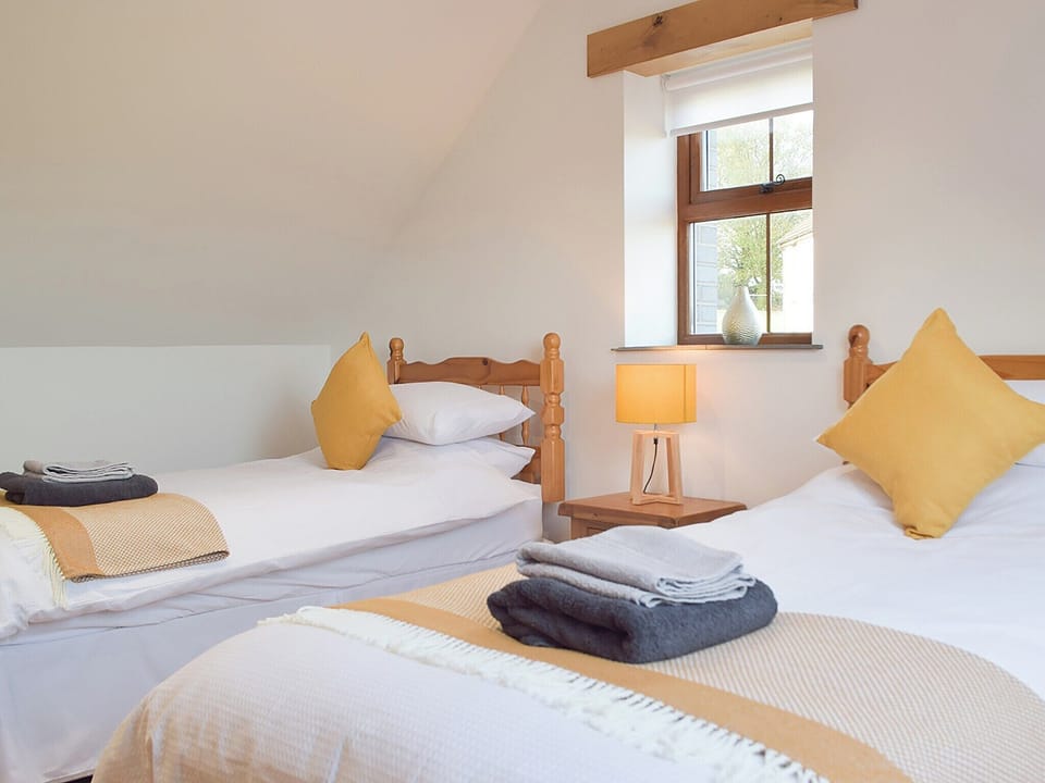 Twin bedroom | Y Beudy Bach, Pontyberem, near Kidwelly