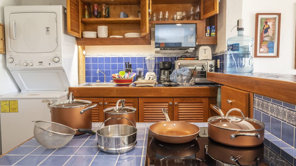 Items the kitchen is equipped with.
