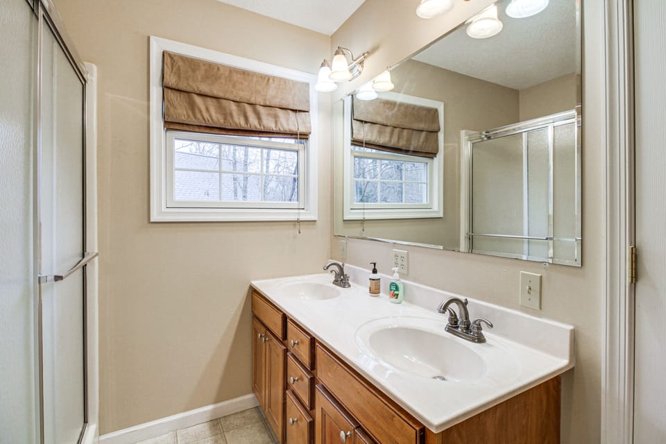 En-Suite Bathroom | Towels & Linens Provided