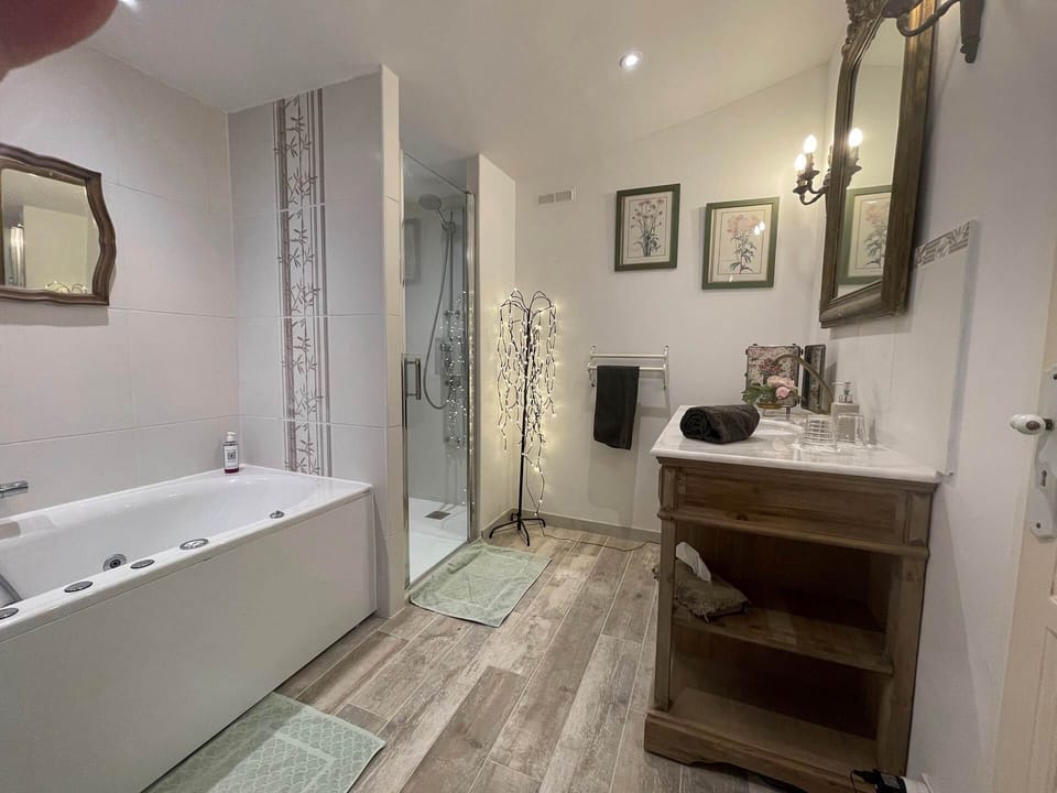 https://www.provence-holidays.com/