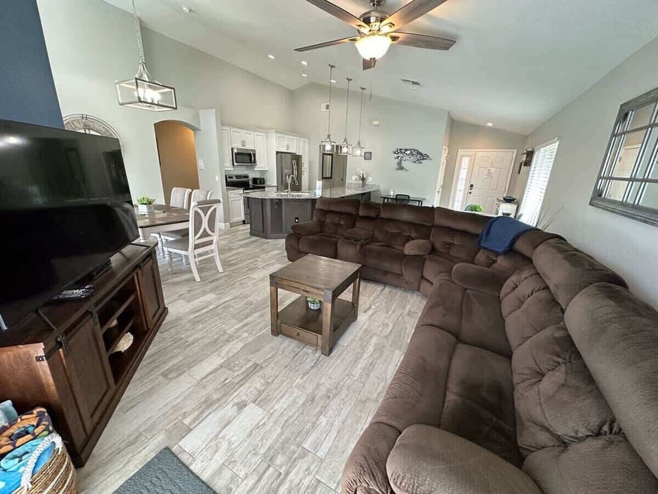 2053HEA - Living Room (2).jpeg