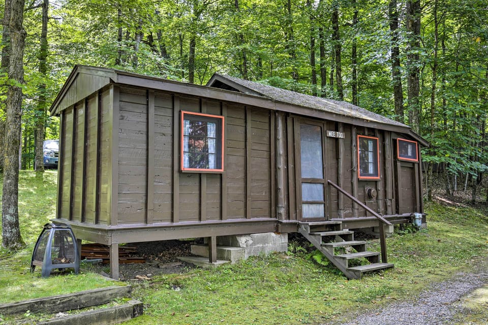 Get away from it all at this lakeside cabin.