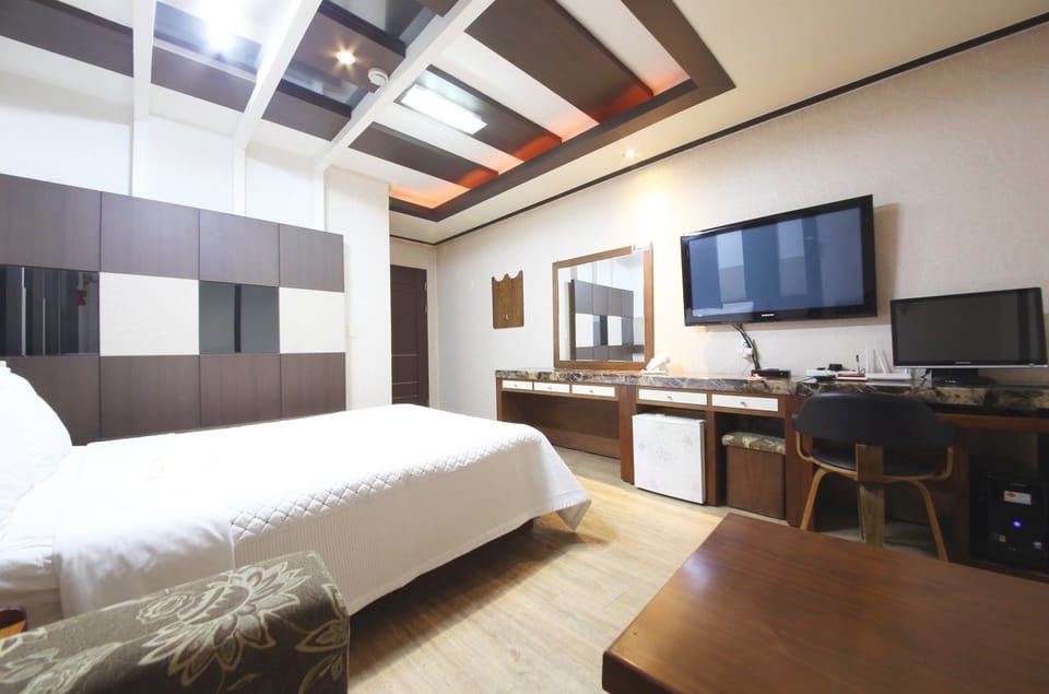 Standard Room | Free WiFi, bed sheets