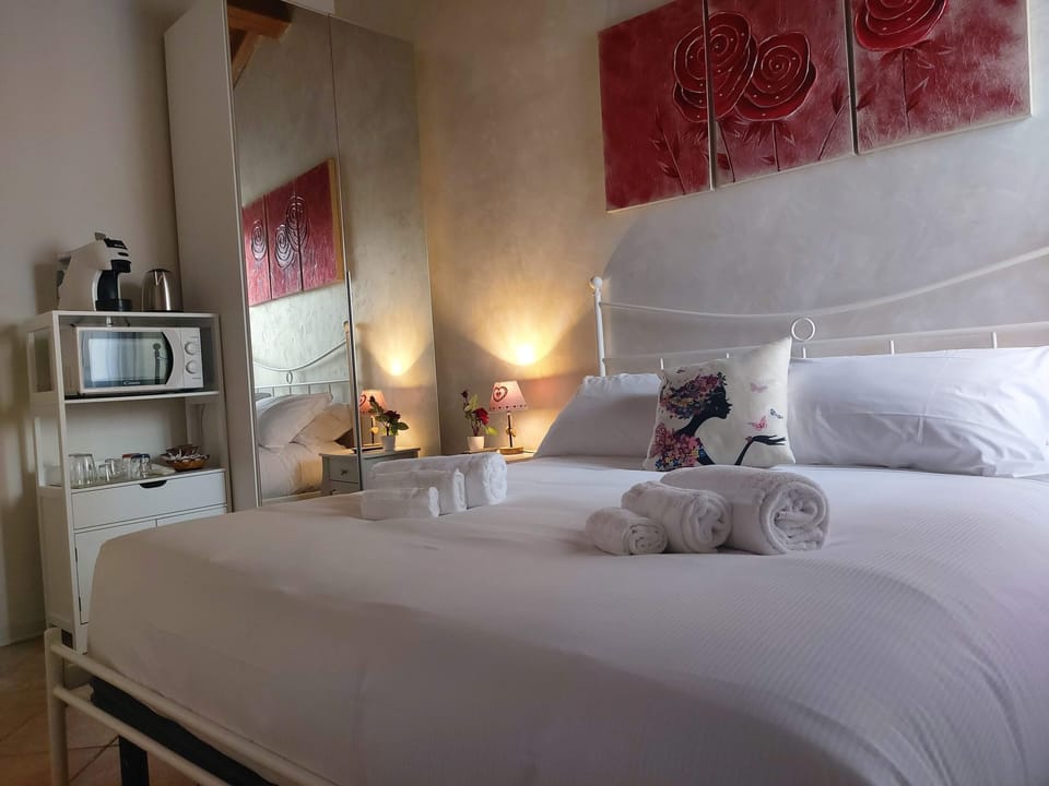 Deluxe Room | Premium bedding, down comforters, Tempur-Pedic beds, free WiFi