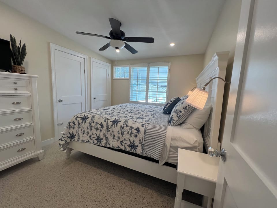 Beautyrest premium mattress and luxury linens 