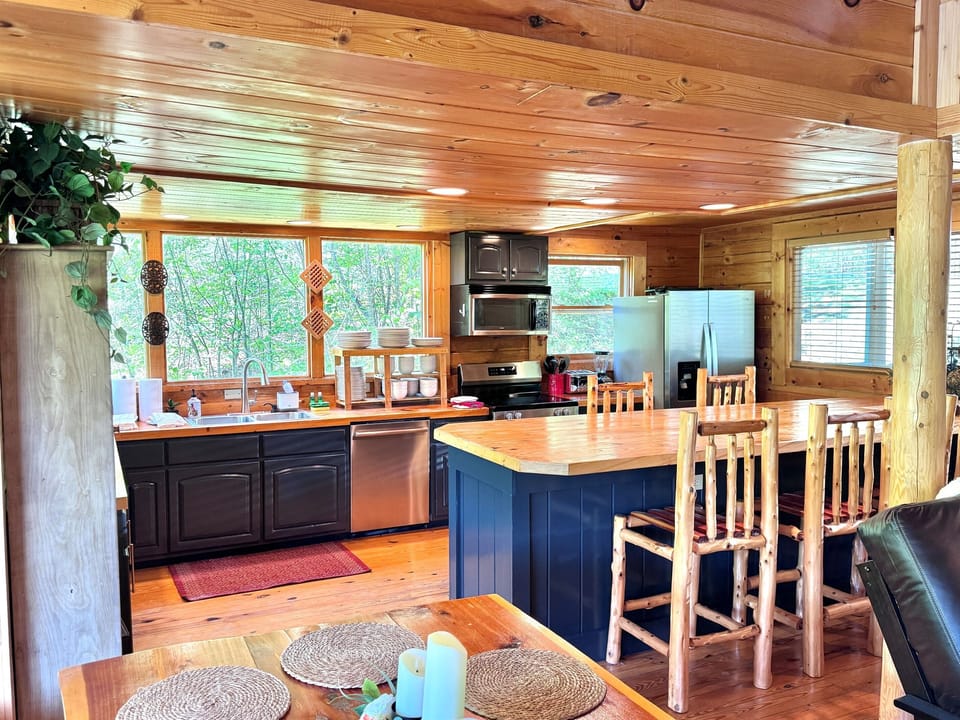 Stainless appliances, newly refinished cabinets!