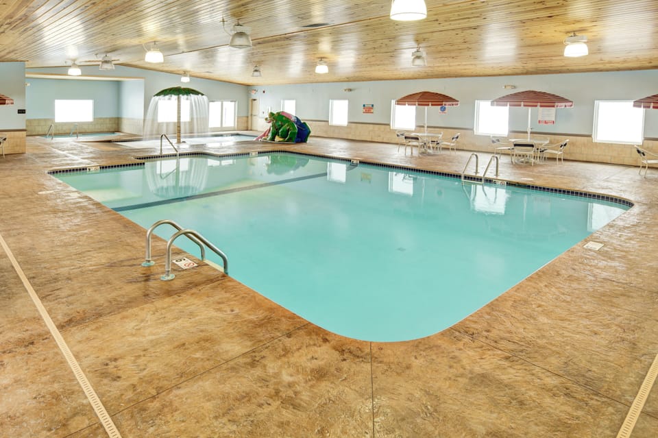 2 indoor pools