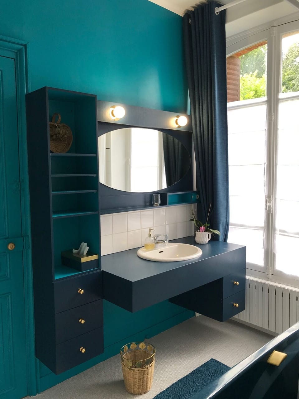Camelia room | Bathroom | Hair dryer, towels, soap, shampoo