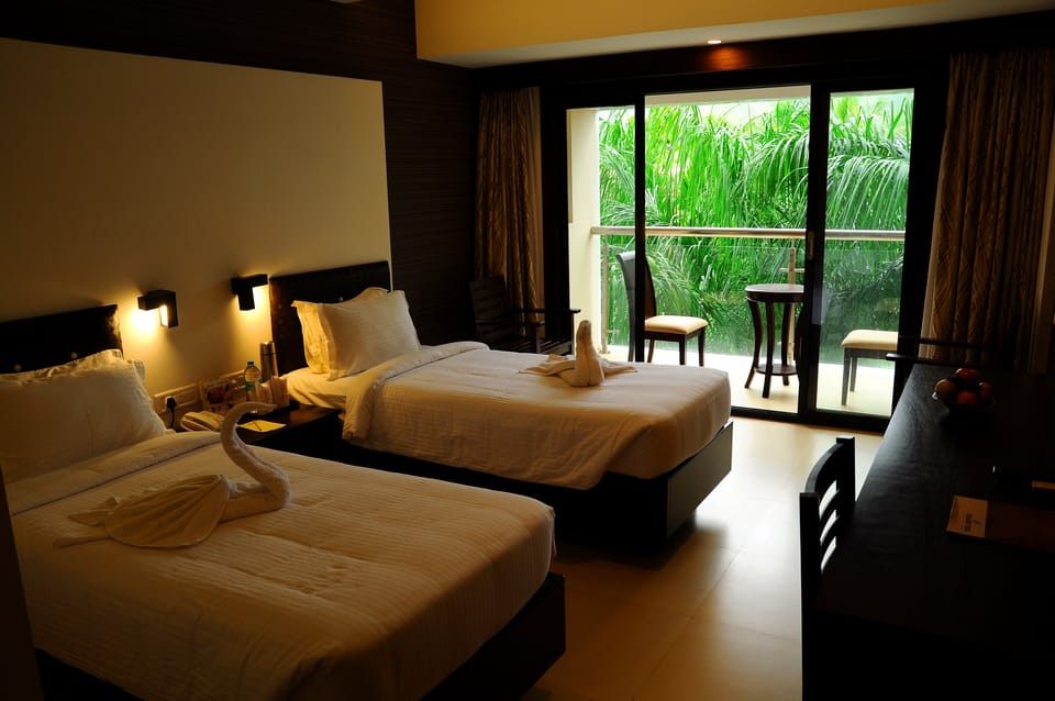 Deluxe Room | Minibar, in-room safe, desk, soundproofing