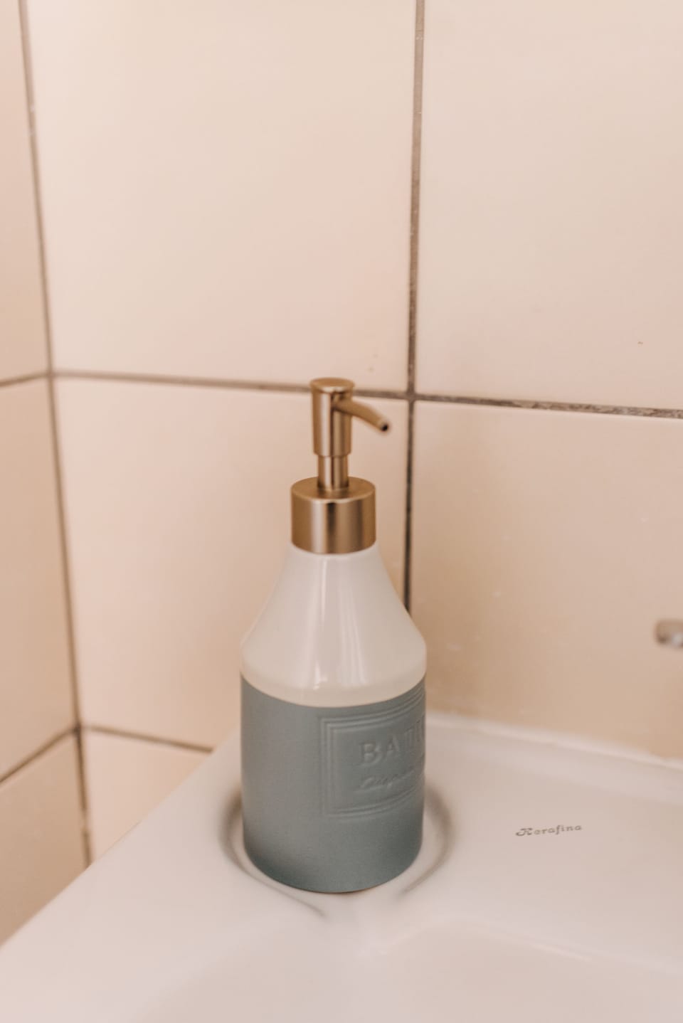 Executive Studio, Balcony, Mountain View | Bathroom amenities | Shower, rainfall showerhead, hair dryer, slippers