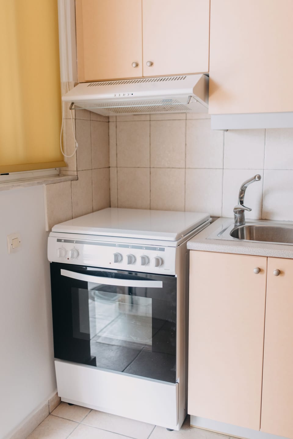 Executive Studio, Balcony, Mountain View | Private kitchen | Full-size fridge, microwave, oven, stovetop