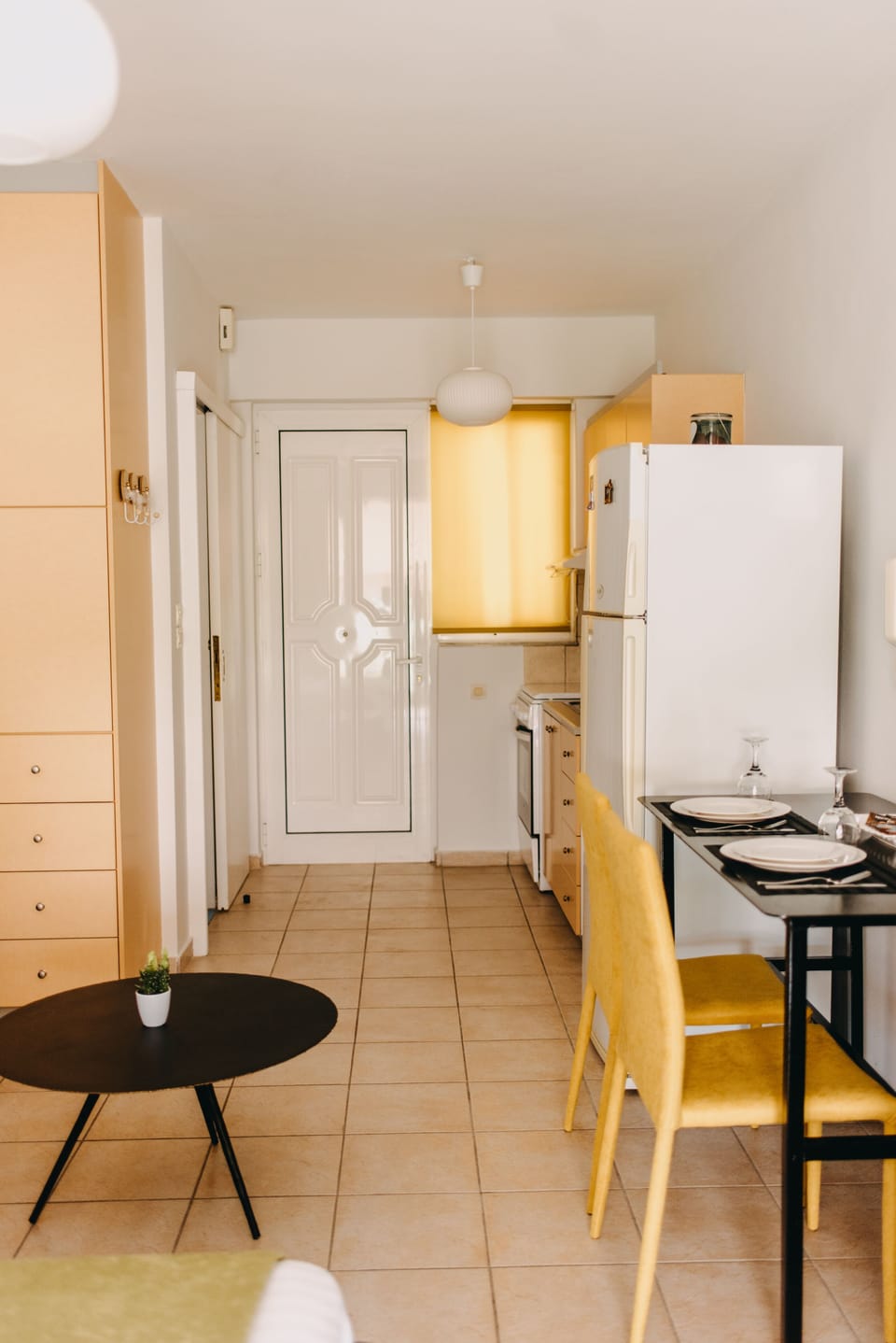 Executive Studio, Balcony, Mountain View | Living area | Flat-screen TV