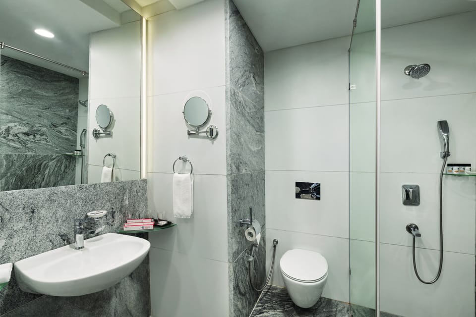 Shower, rainfall showerhead, free toiletries, hair dryer