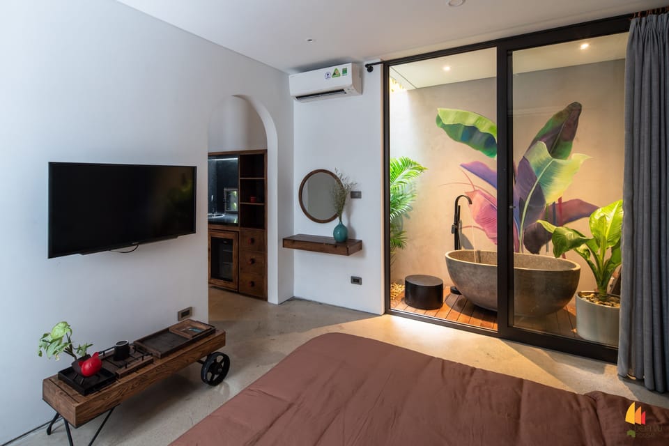 Romantic Double Room | Free minibar items, in-room safe, desk, laptop workspace