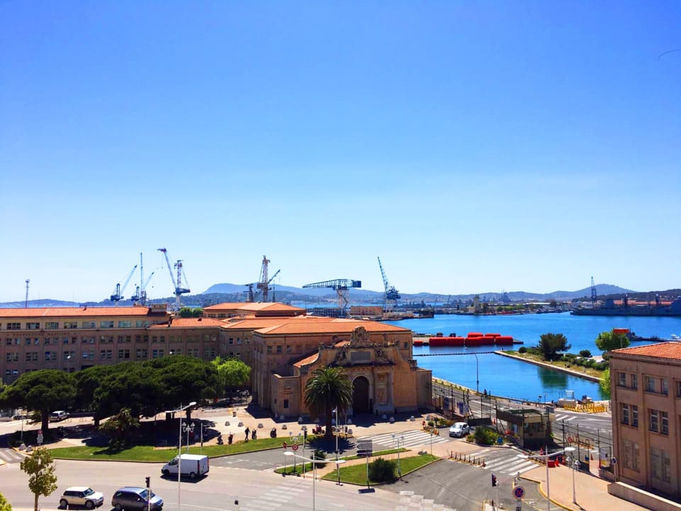 Chambre Grande Plaisance avec access rooftop et bassin | View from room