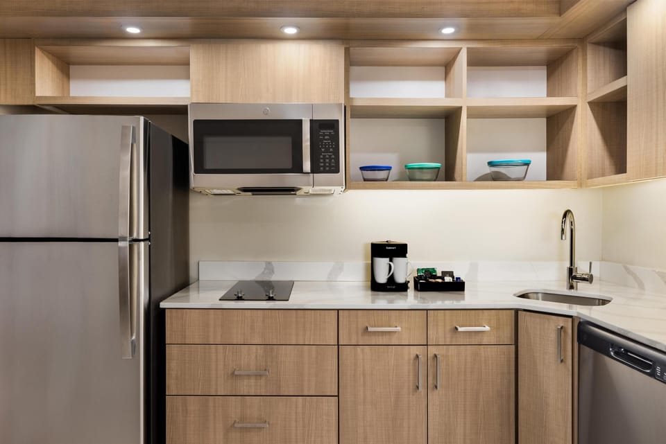 Fridge, microwave, stovetop, dishwasher