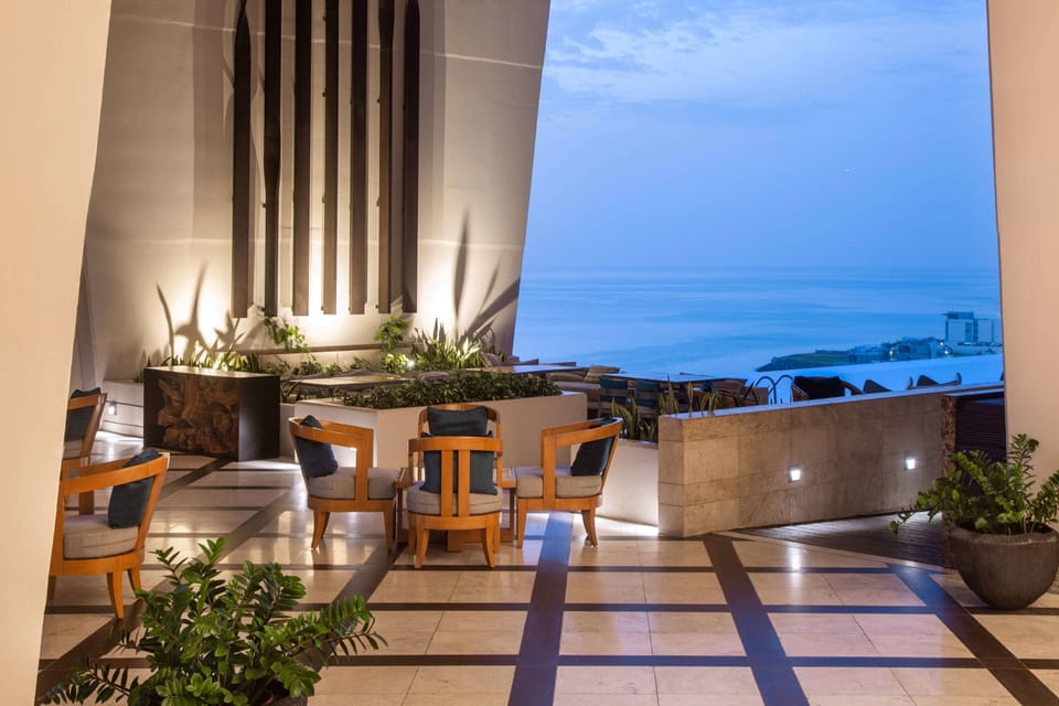 4 outdoor pools, free cabanas, pool umbrellas