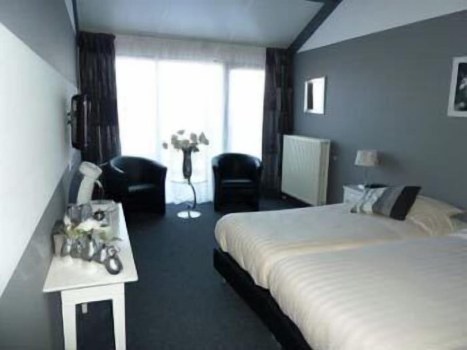 Standard Double Room | In-room safe, desk, cribs/infant beds, rollaway beds