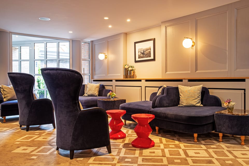 Lobby lounge
