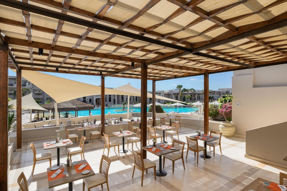 2 restaurants; breakfast, lunch, and dinner served