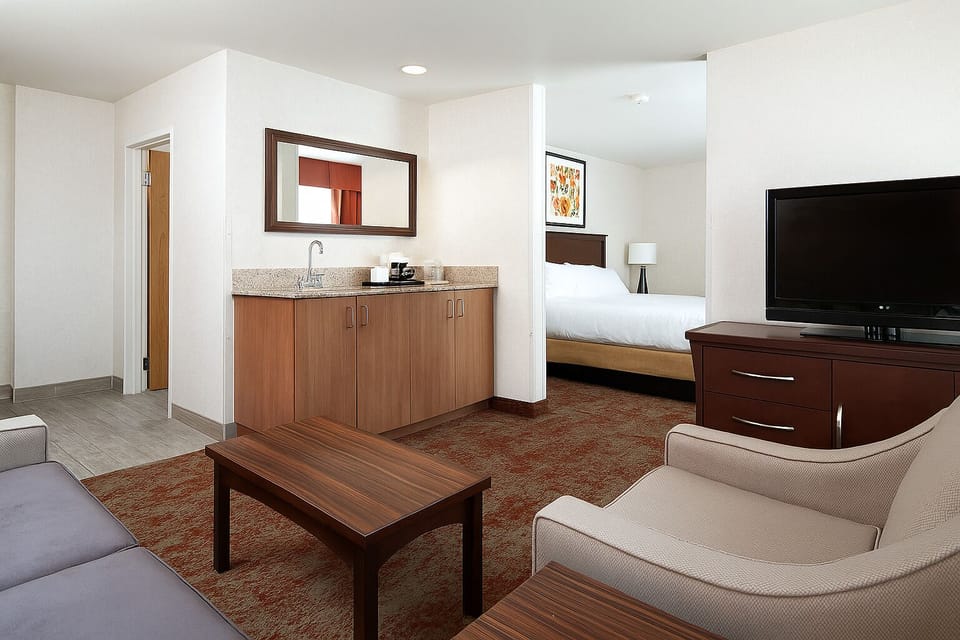 Executive Suite, 1 King Bed, Non Smoking | Premium bedding, in-room safe, desk, laptop workspace