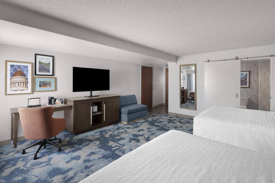 Premium bedding, desk, blackout drapes, cribs (free)