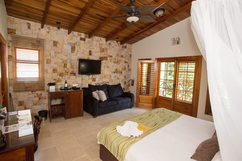 Deluxe Room | Premium bedding, minibar, in-room safe, desk