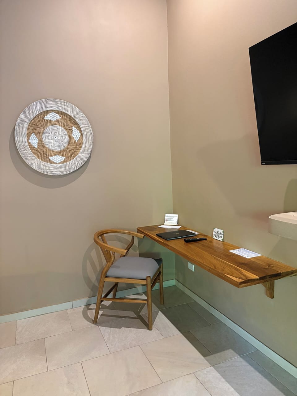Superior Room, 1 King Bed | Premium bedding, minibar, in-room safe, desk