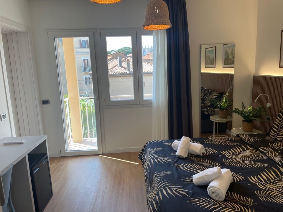 Superior Double Room | In-room safe, soundproofing, iron/ironing board, free WiFi