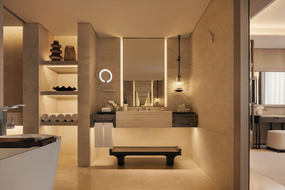 PRESIDENTIAL SUITE | Bathroom | Separate tub and shower, deep soaking tub, free toiletries, hair dryer
