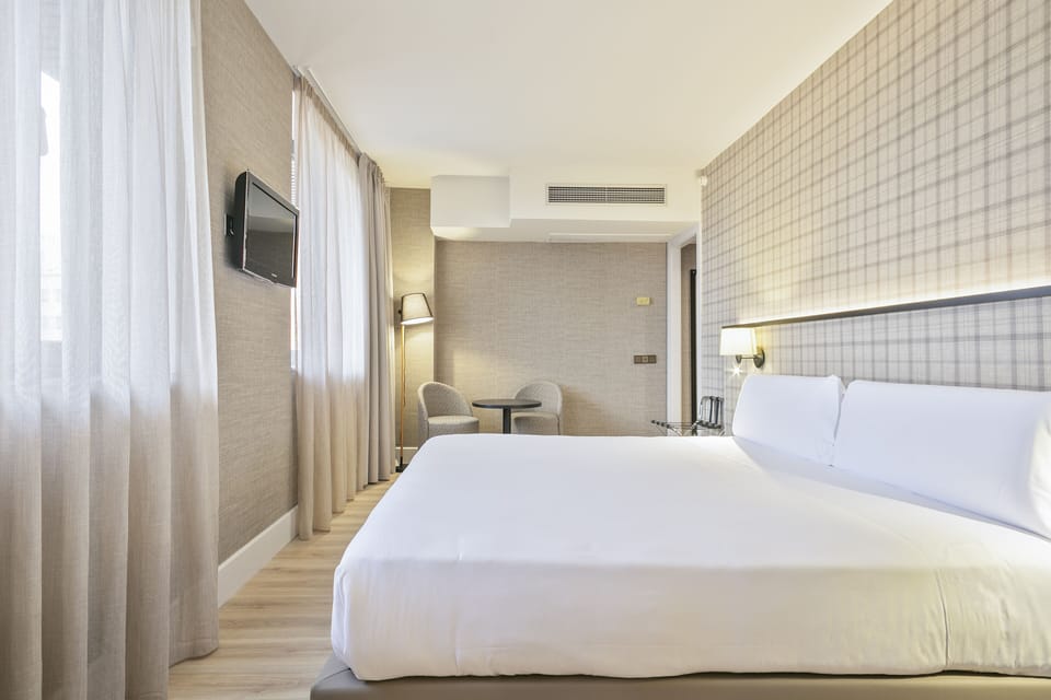 Deluxe Double Room | Minibar, in-room safe, blackout drapes, free WiFi