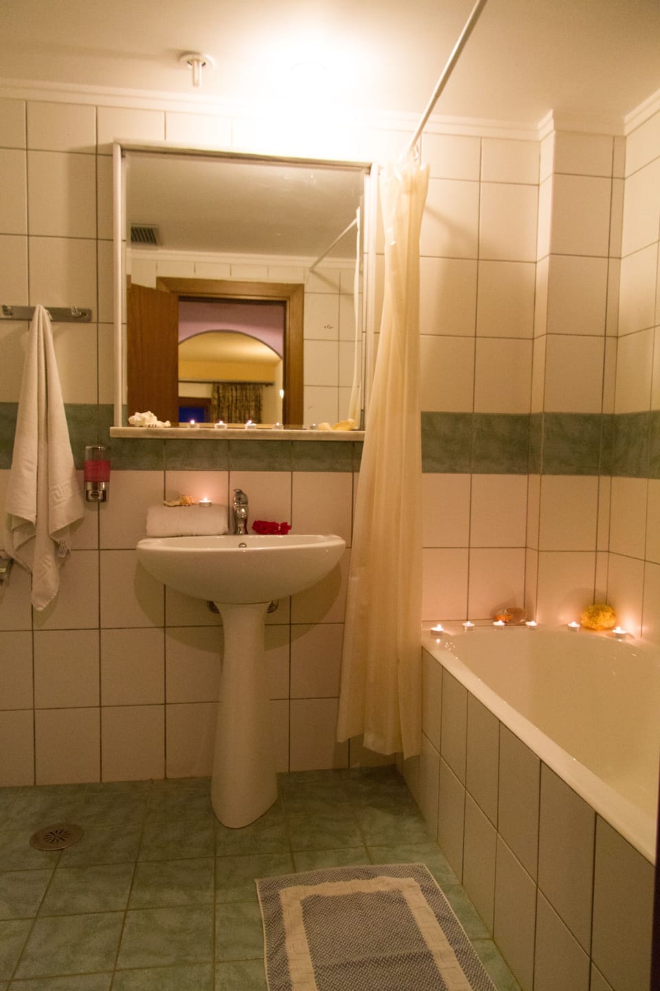 Rainfall showerhead, hair dryer, towels, soap