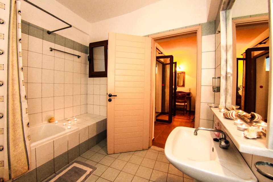 Rainfall showerhead, hair dryer, towels, soap