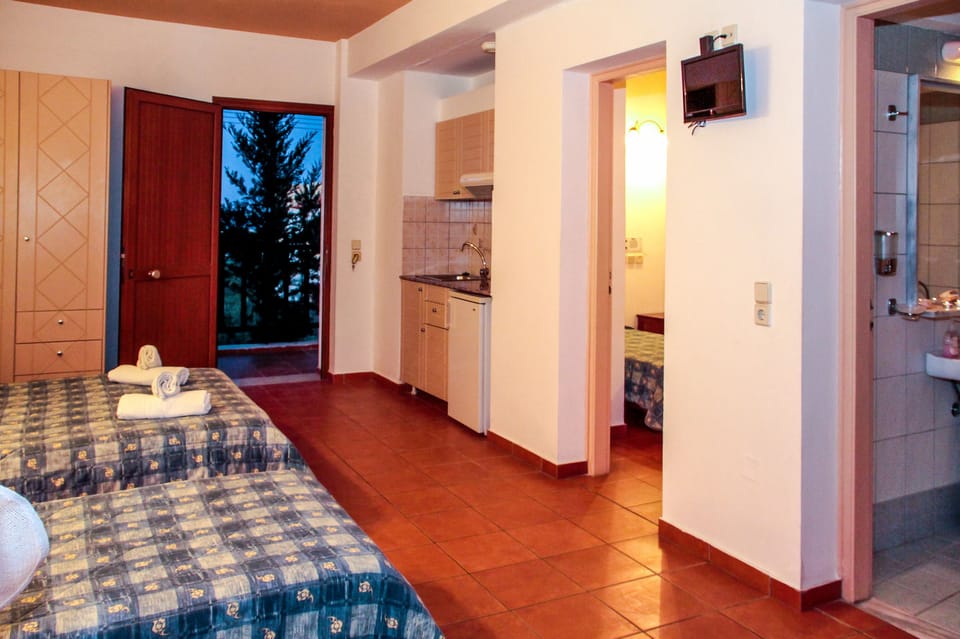 Family Room, 2 Bedrooms, Garden View | Iron/ironing board, free cribs/infant beds, bed sheets