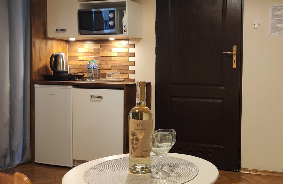Premium Studio Suite, Non Smoking, Balcony | Private kitchen | Full-size fridge, microwave, stovetop, dishwasher