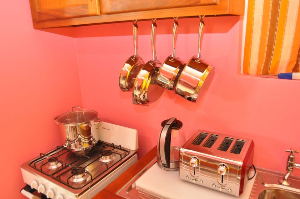 Room, 1 Queen Bed, Kitchen | Private kitchenette | Full-size fridge