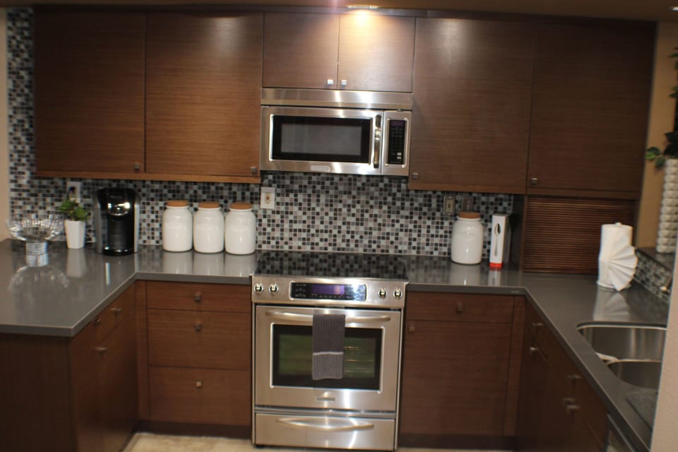 Fully stocked upgraded kitchen