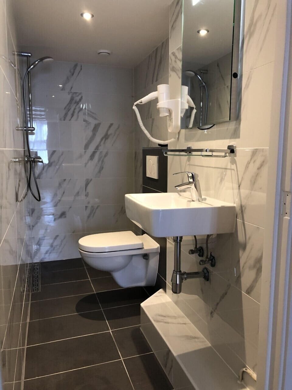 Shower, towels