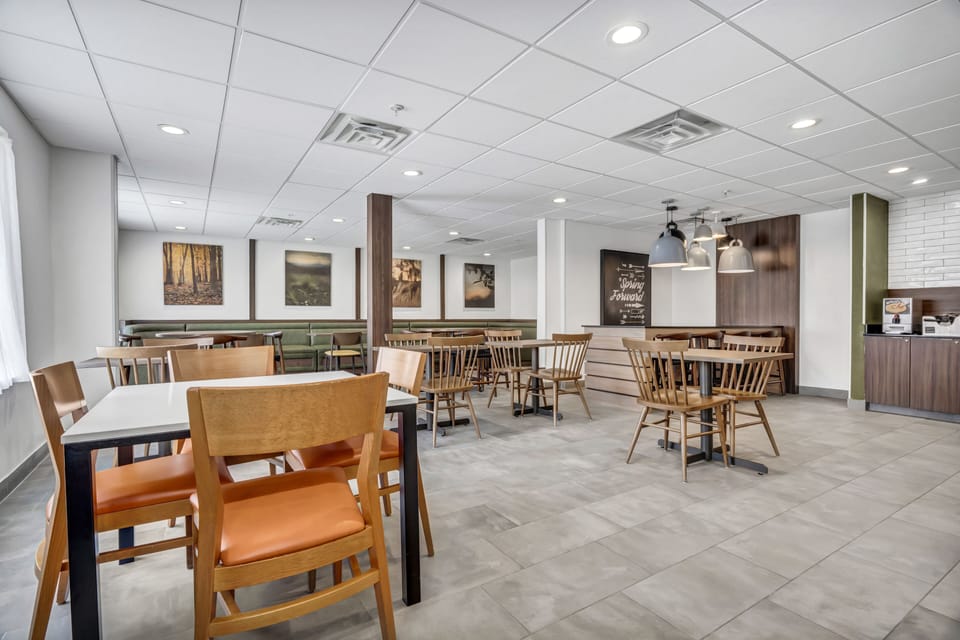 Free daily buffet breakfast