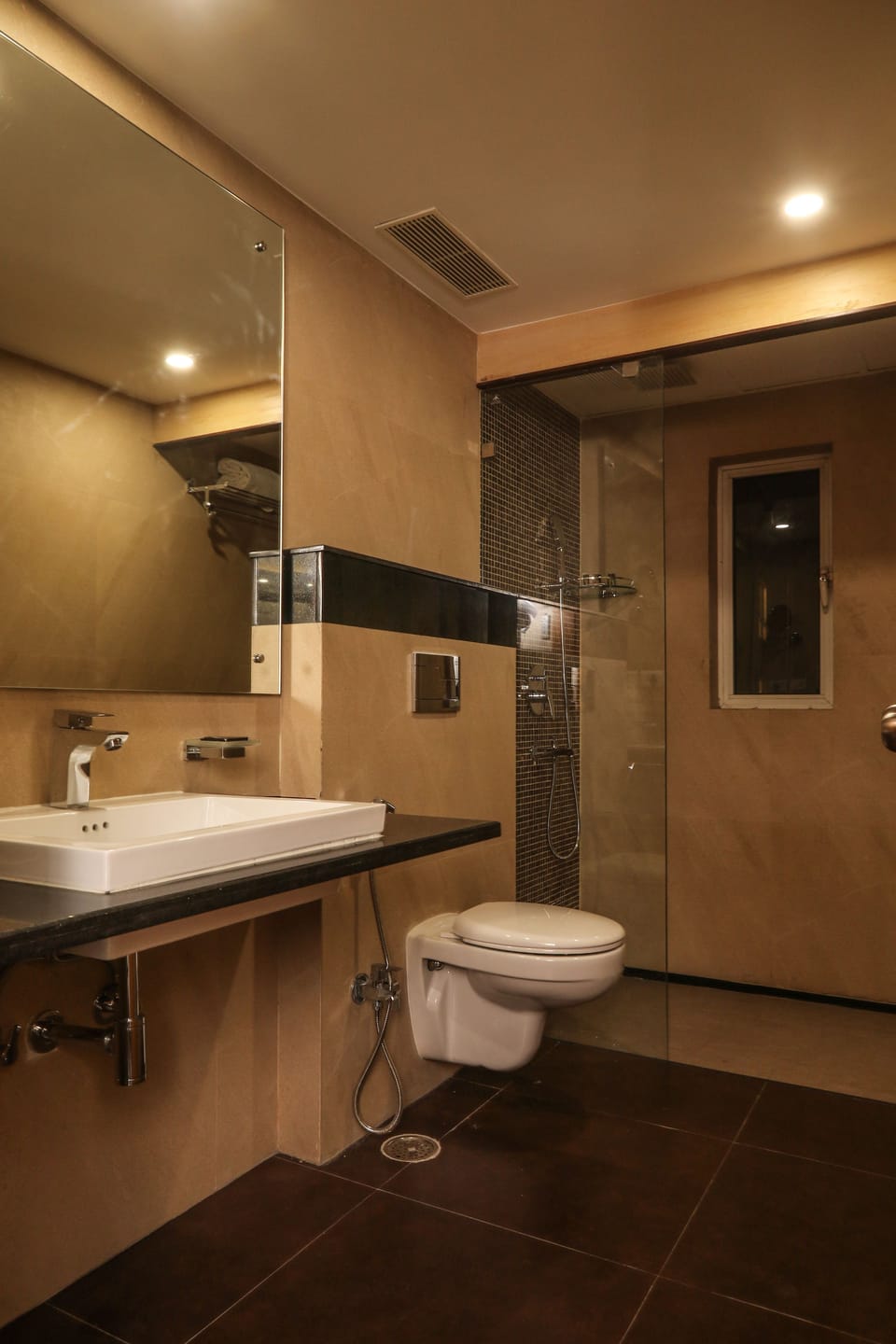 Executive Room, Pool Access | Bathroom | Shower, rainfall showerhead, free toiletries, hair dryer