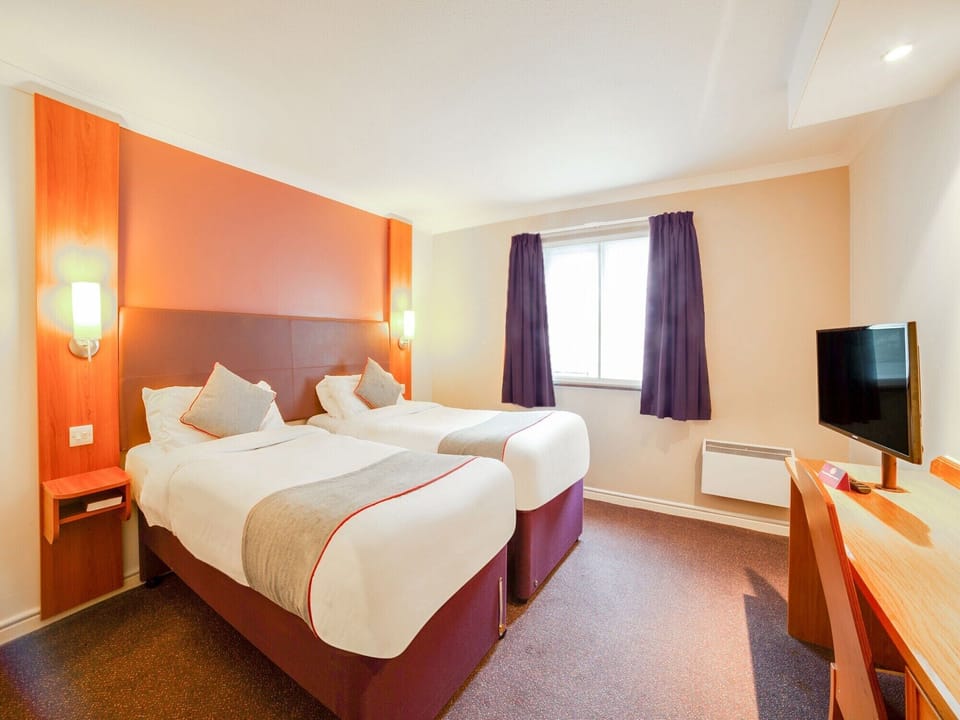 Standard Twin Room | Desk, cribs (free), individually decorated, individually furnished
