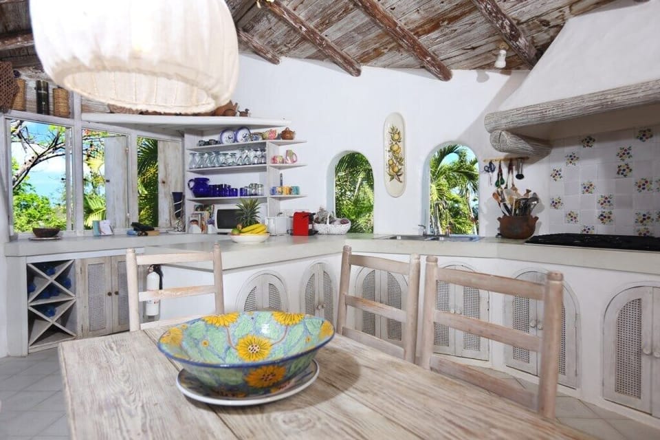 Kitchen with breakfast table