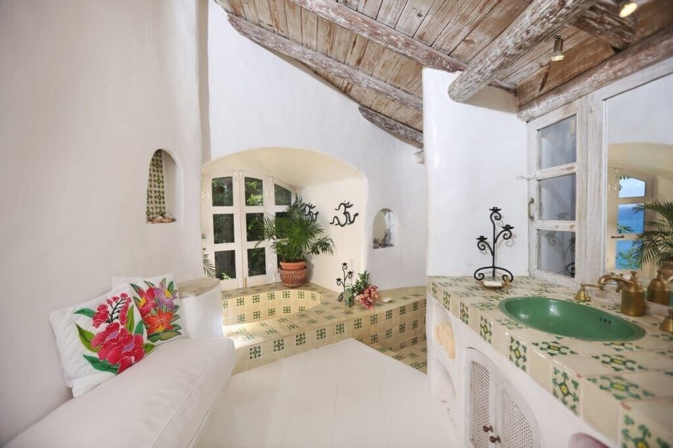 Primary en-suite bathroom