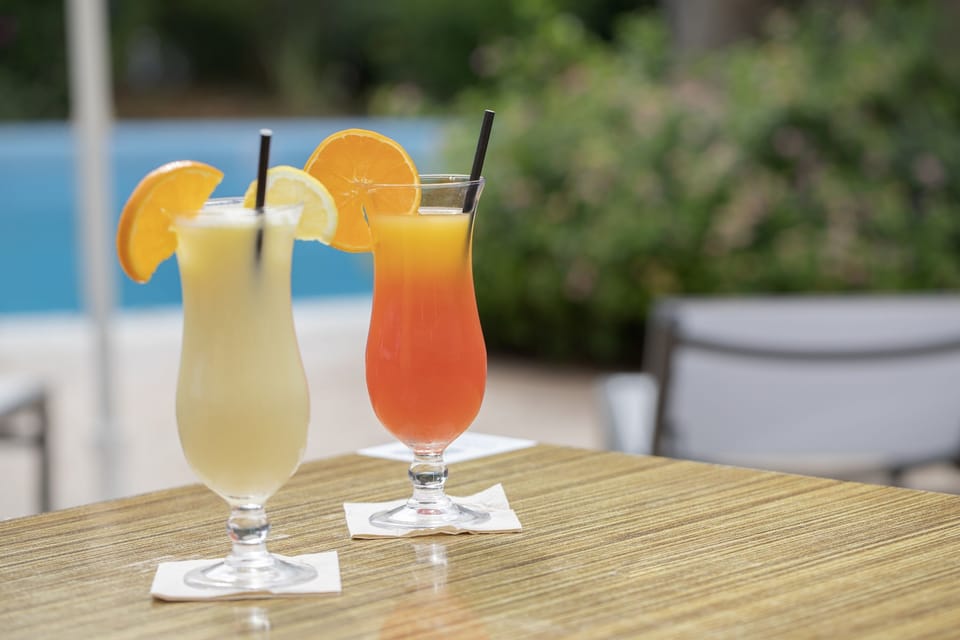 Poolside bar