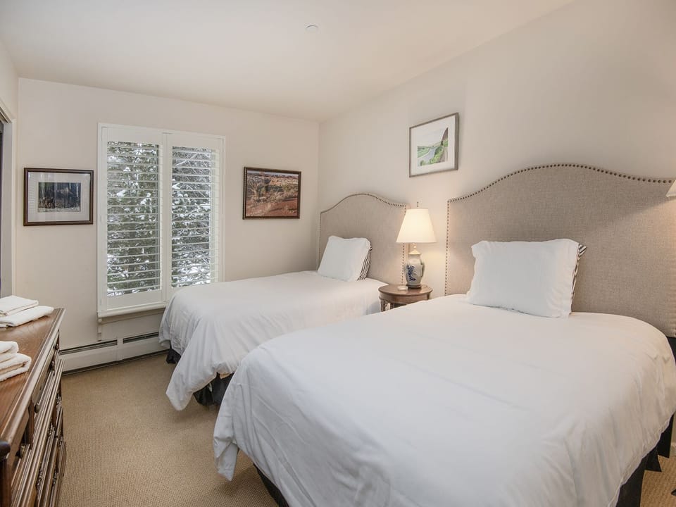 Bedroom 3 w/ 2 Full Beds