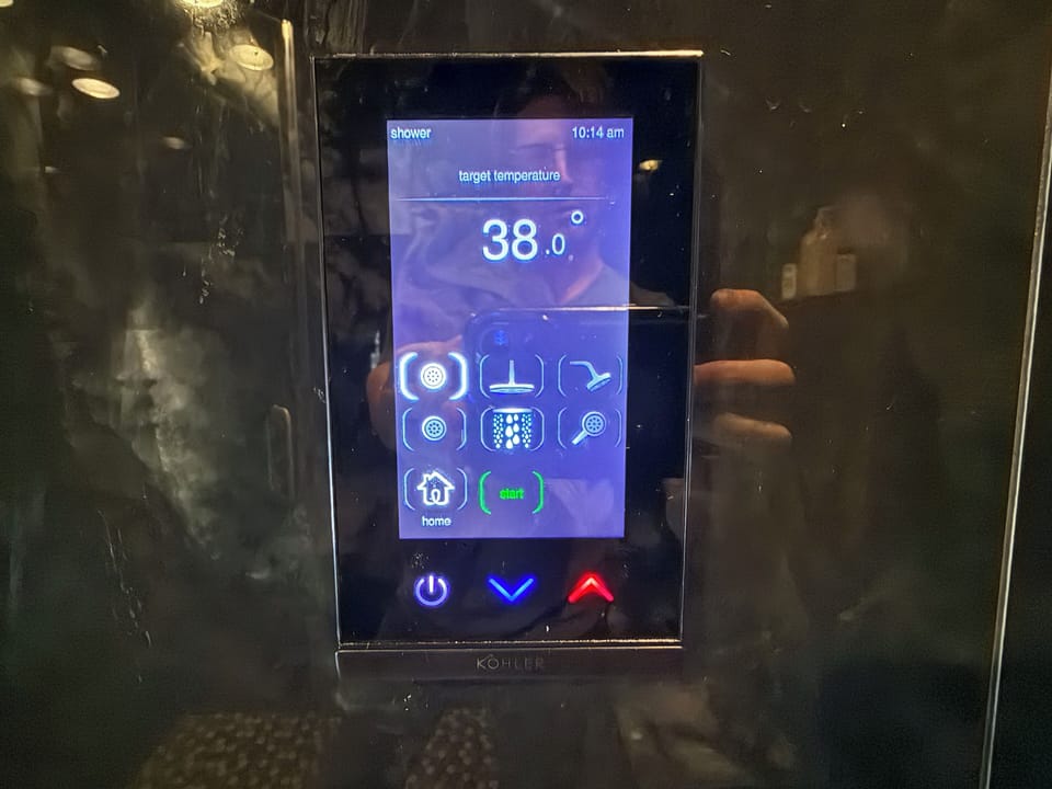 Control your perfect shower experience with this smart digital interface - set your ideal temperature and enjoy luxury at your fingertips.