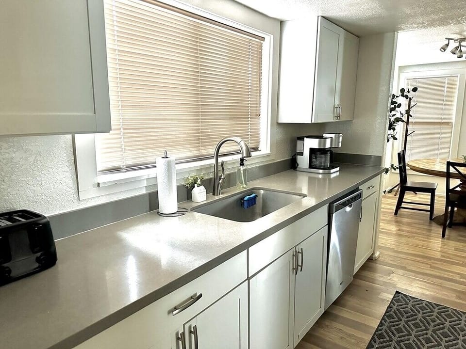 Kitchen Keurig with normal coffee maker.