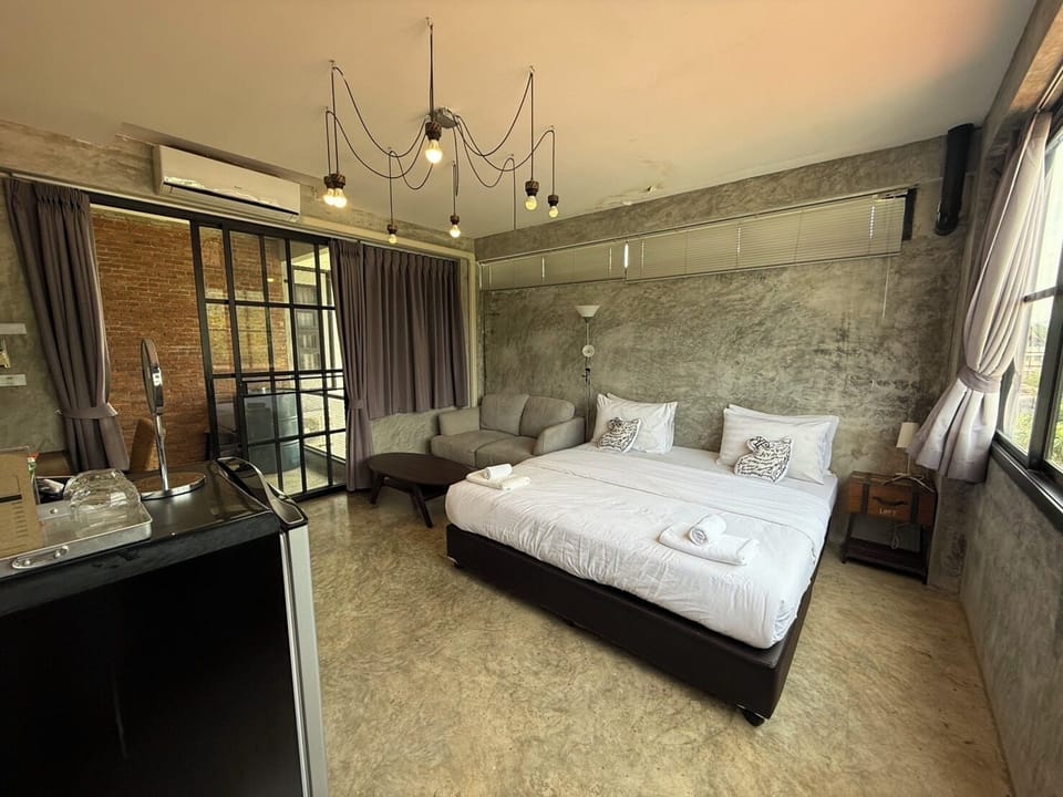 Deluxe Double Room, Mountain View | Minibar, desk, free WiFi, bed sheets