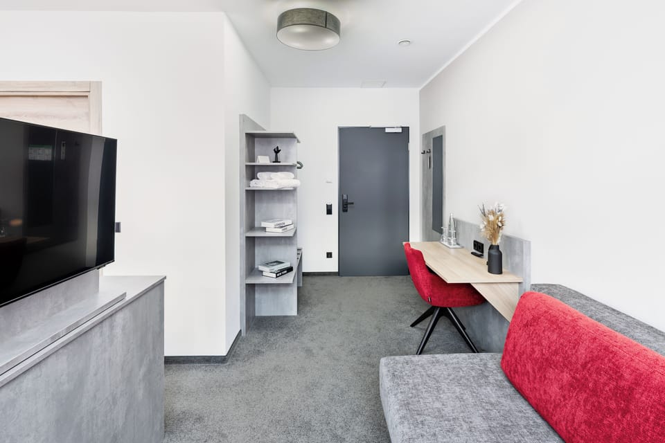 Comfort Triple Room | Desk, laptop workspace, soundproofing, iron/ironing board